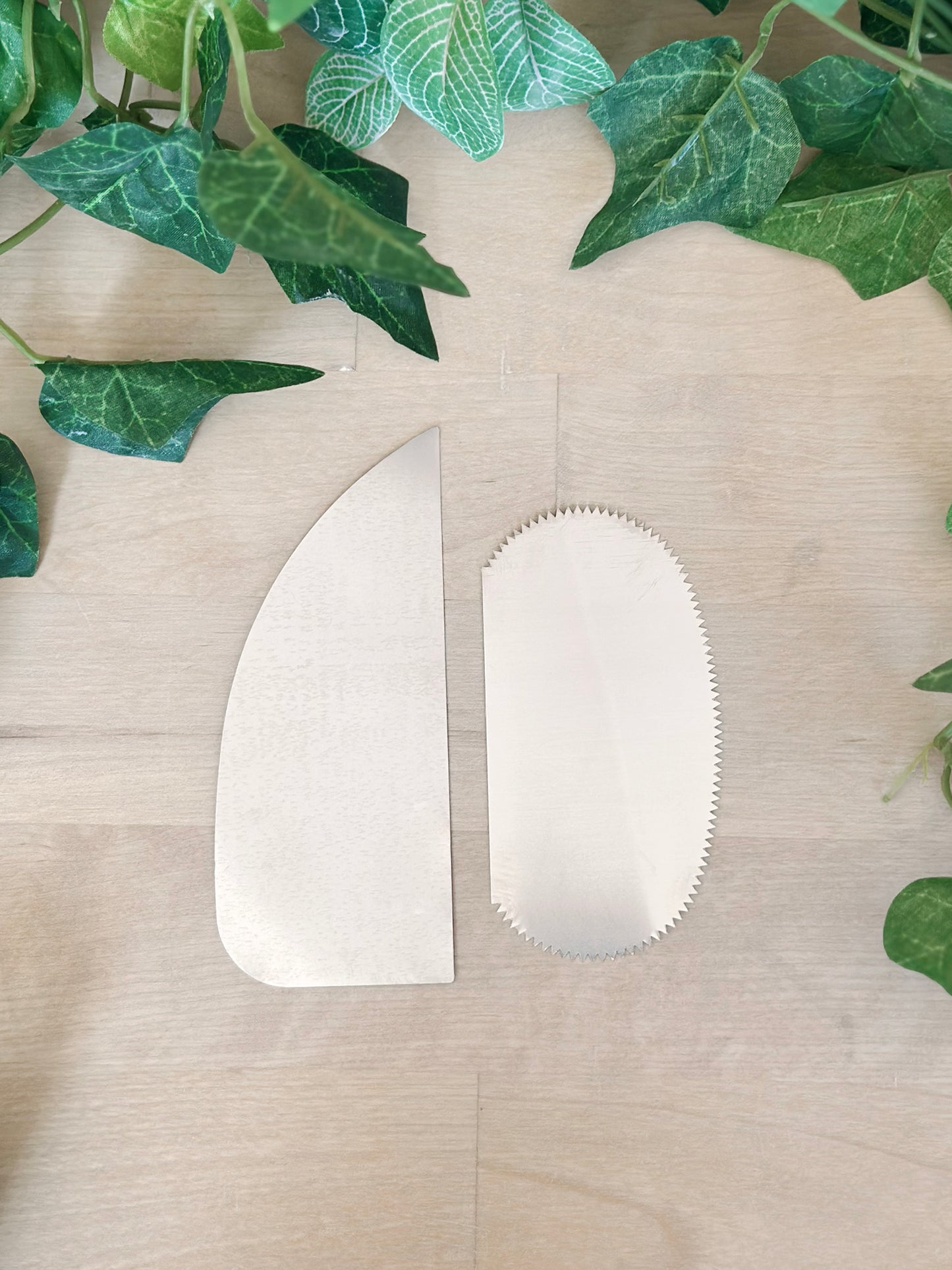 Metallsken med rak- och taggig kant (2-pack)