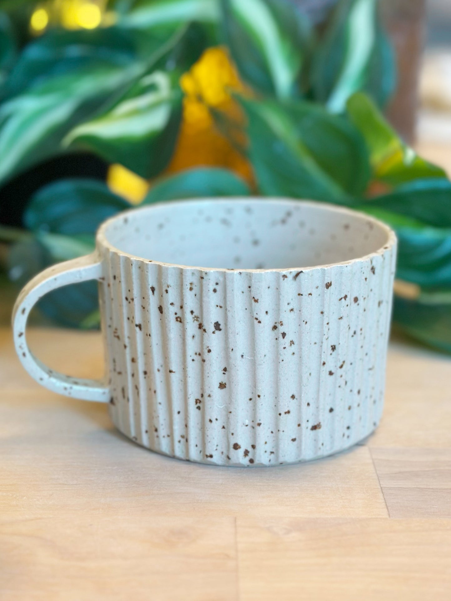 Mugg - Rak med karvade ränder, beige, 300ml (Beställningsvara) | Handgjord keramik
