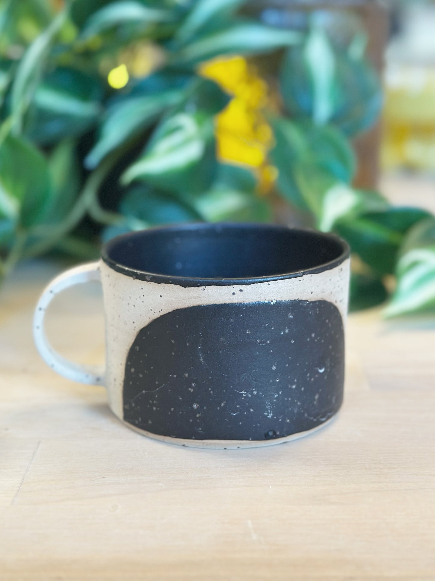 Mugg - Rak med svart blobb, 300ml (Beställningsvara) | Handgjord keramik
